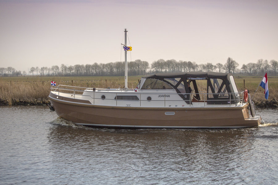 Luxe motorboot verhuur in Friesland